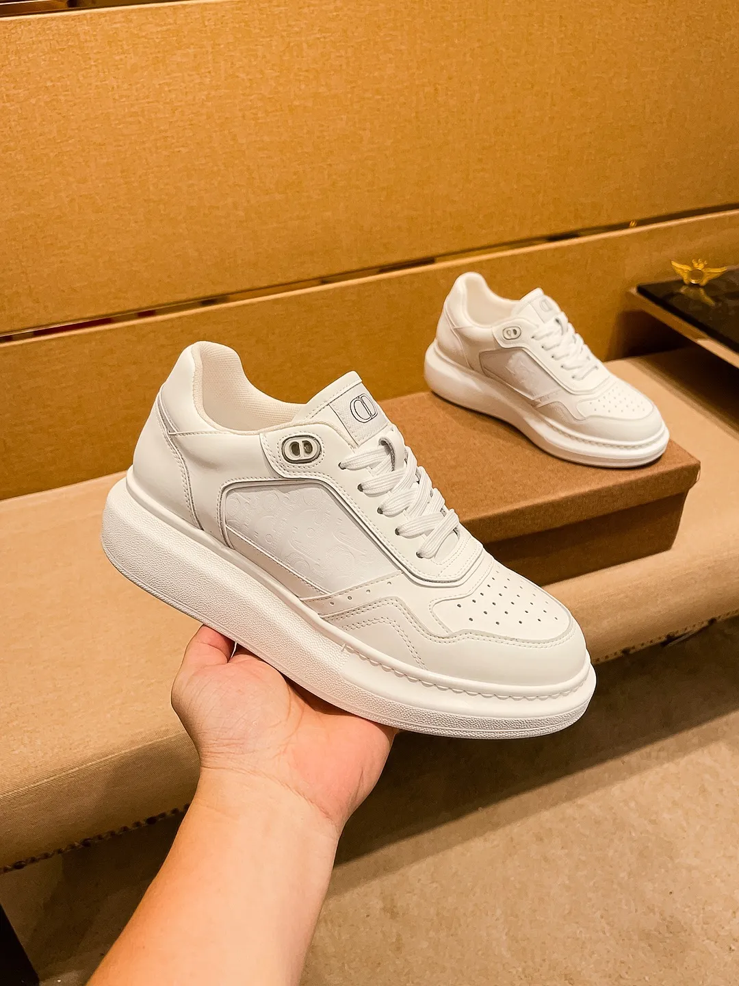Men's shoes💰 440💰[Dior]🔥 High-end men's shoes brand official website 1:1 latest masterpiece: the upper is made of Italian imported first-layer cowhide with a comfortable and breathable lining➕original non-slip and wear-resistant outsole🔥, making walking more convenient and comfortable! An exclusive new model, a stunning work, a beautiful 1:1 replica [color] compared to the official quality! Create a fashionable personality to set off your uniqueness! A must-have for trendy men! Classic 🔥 Size: 38-44 Color: 🔥 2⃣️ colors available 🔥.
